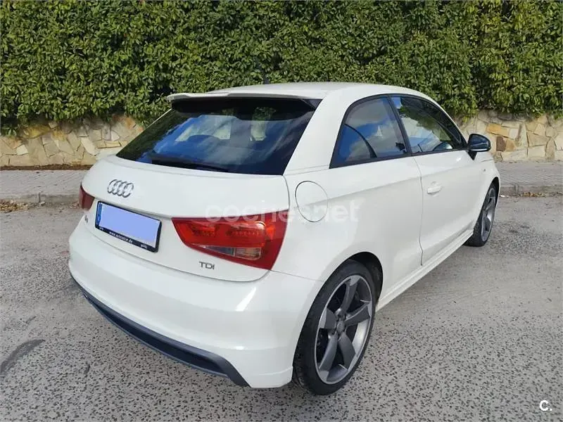 Usado Audi A1 Attraction 105 CV (77 kW) 2010 Blanco Utilitario