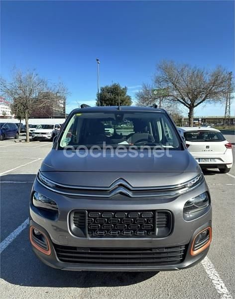 Usado Citroën Berlingo Feel 100 CV (73 kW) 2019 Gris / plata Monovolumen