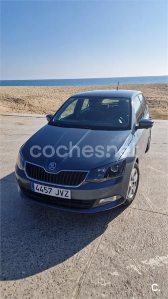 Gris / plata Usado 2017 Skoda Fabia Ambition Berlina | 7200 € (Buen precio) - Imagen 1/4