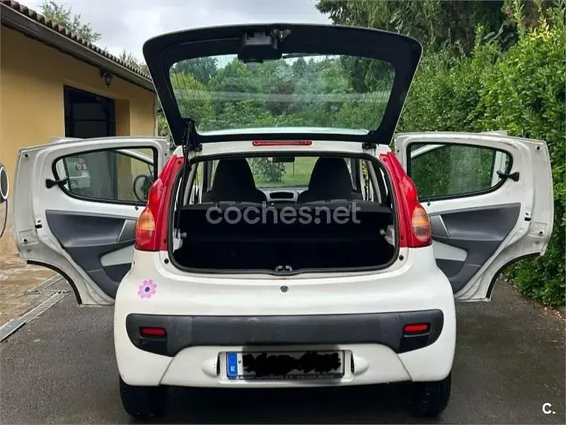 Usado Peugeot 107 68 CV (50 kW) 2008 Blanco Utilitario