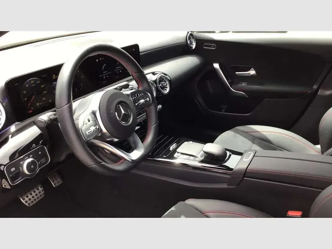 Usado Mercedes A200 150 CV (110 kW) 2022 Plateado Berlina