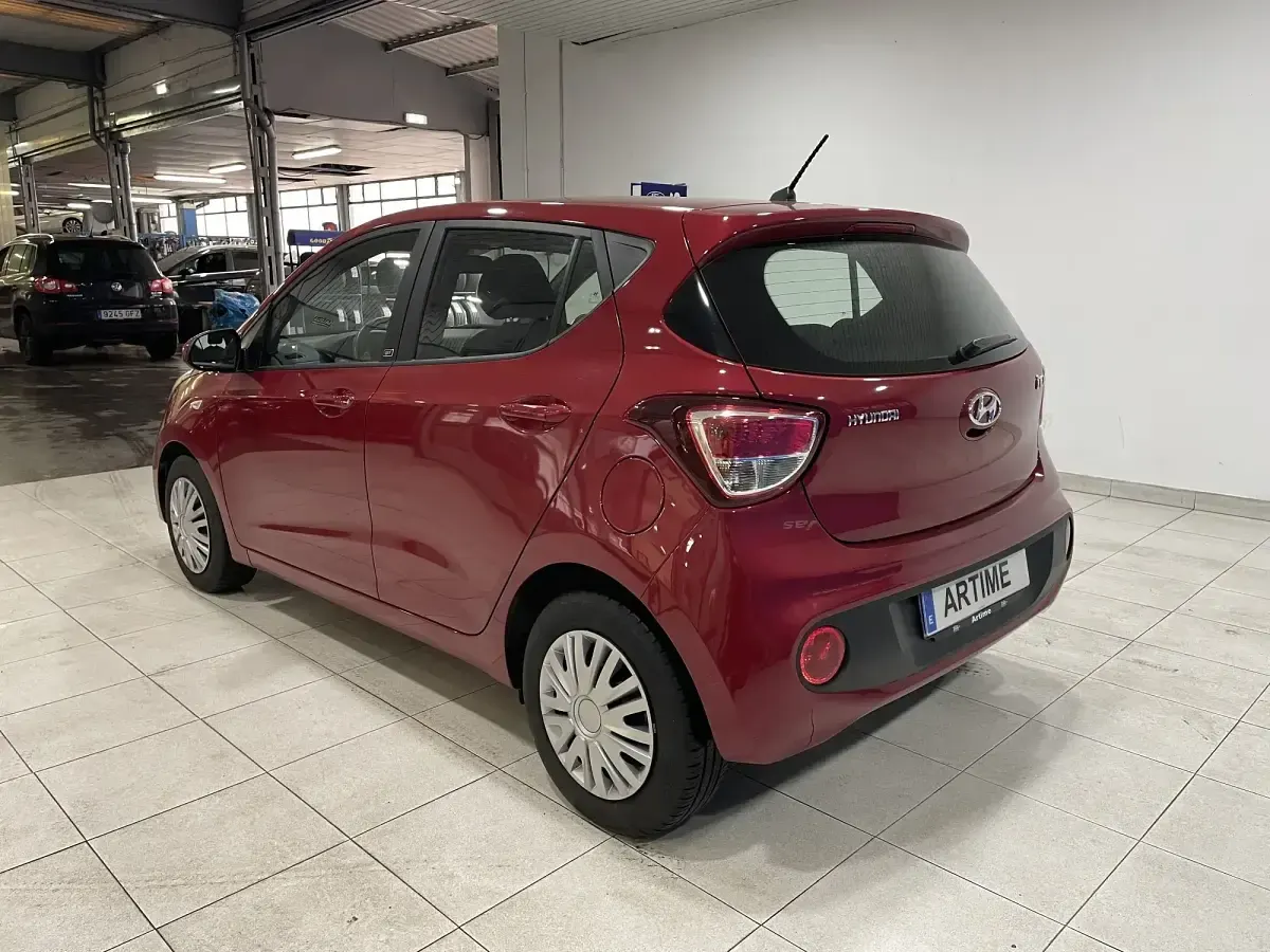 Usado Hyundai i10 GO! 66 CV (48 kW) 2019 Rojo Utilitario