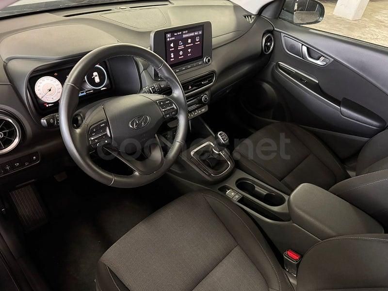 Usado Hyundai Kona 120 CV (88 kW) 2022 Gris / plata SUV