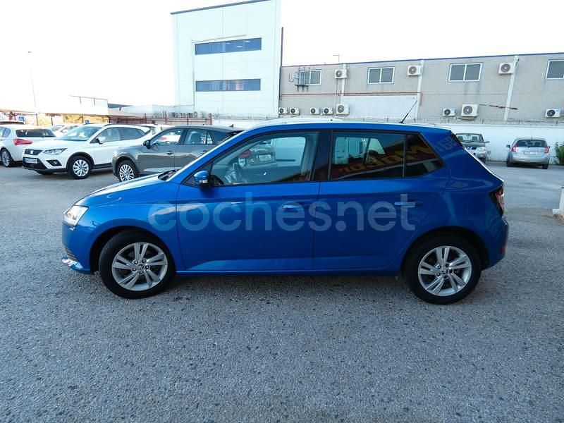 Usado Skoda Fabia Ambition 95 CV (69 kW) 2021 Azul Utilitario