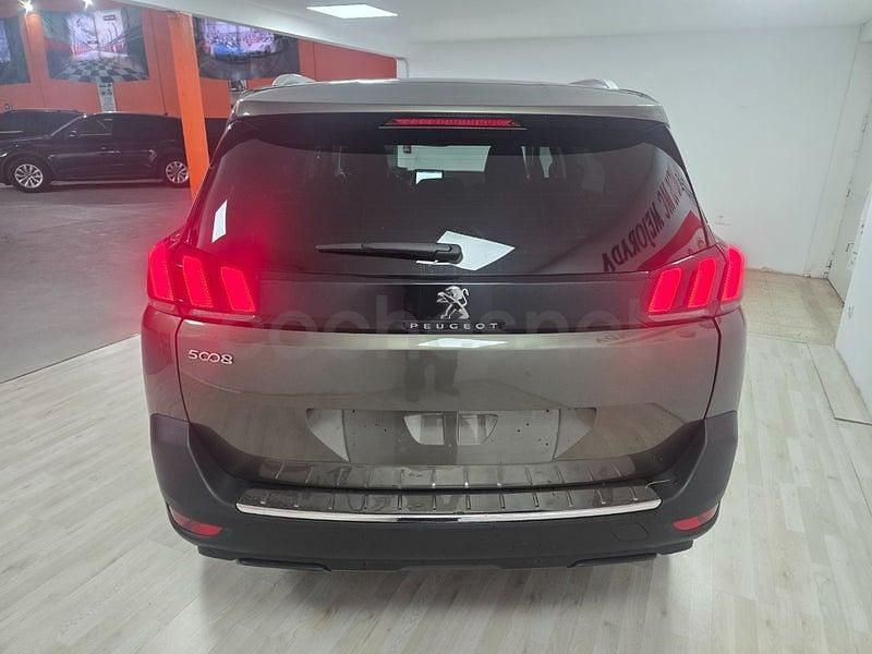 Usado Peugeot 5008 Allure 130 CV (95 kW) 2020 Gris / plata SUV