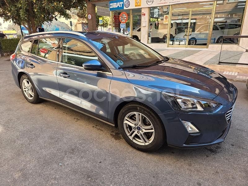 Gris / plata Usado 2022 Ford Focus Trend Familiar | 15.990 € (Buen precio) - Imagen 1/3