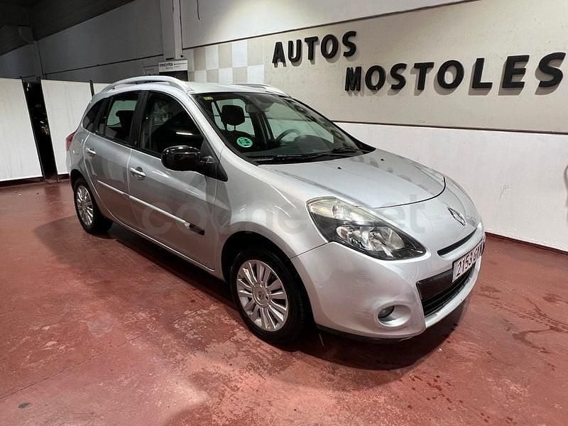 Usado Renault Clio GrandTour Expression 100 CV (73 kW) 2010 Gris / plata Familiar