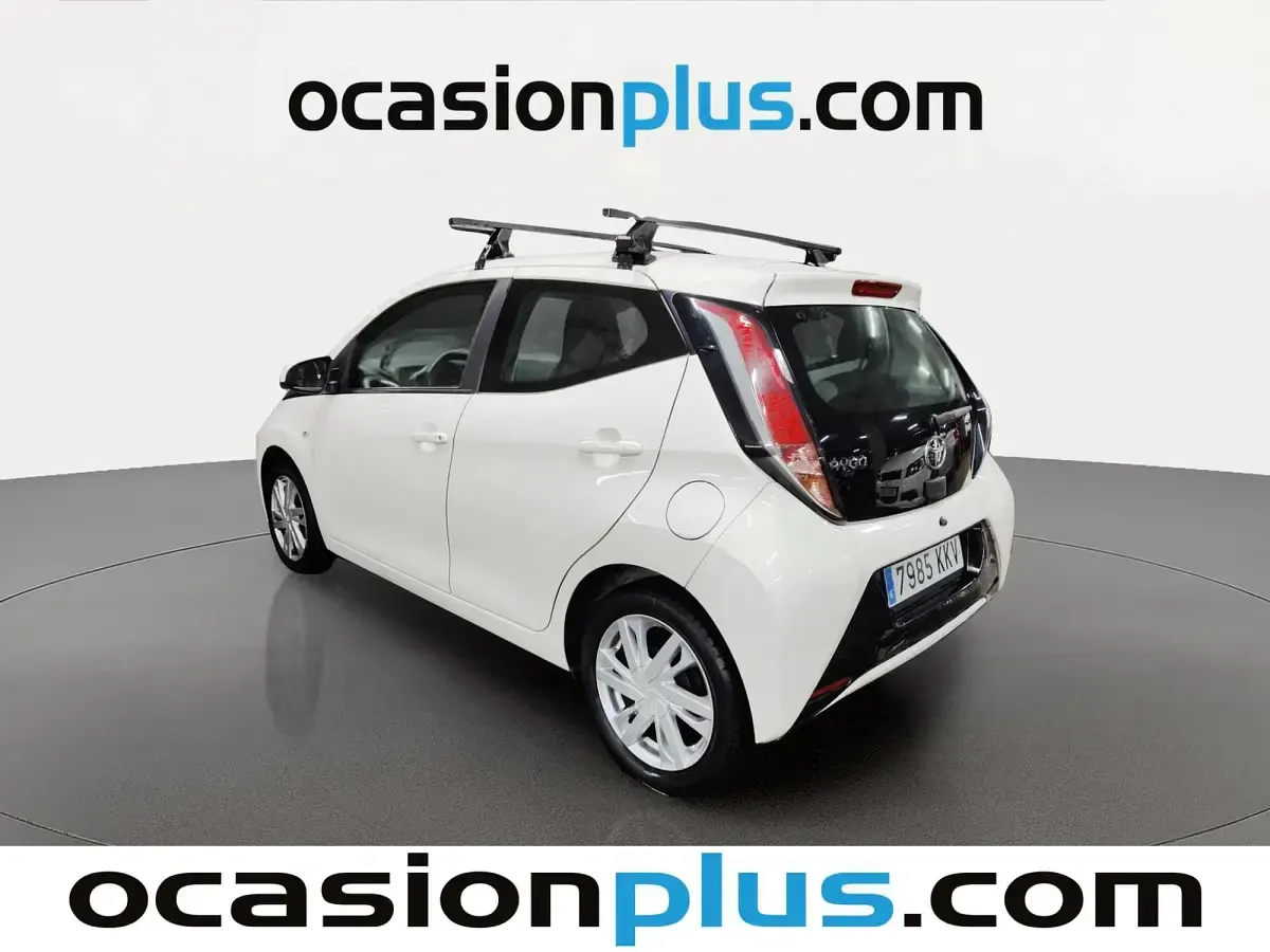 Usado Toyota Aygo X-play 69 CV (50 kW) 2018 Blanco Utilitario