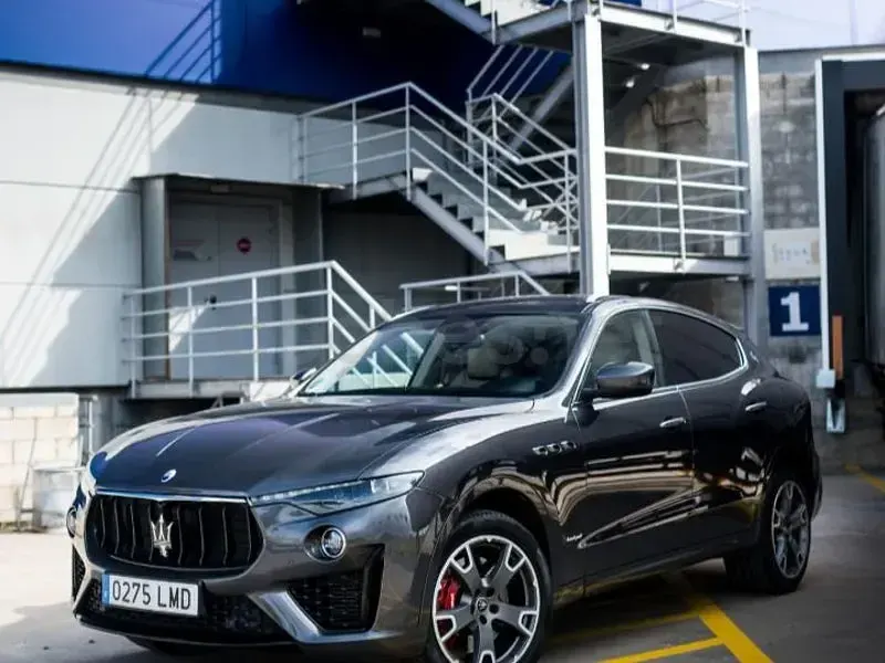 Usado Maserati Levante 275 CV (202 kW) 2021 Gris / plata SUV