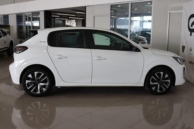 Nuevo Peugeot 208 Style 100 CV (73 kW) 2025 Blanco banquise Utilitario