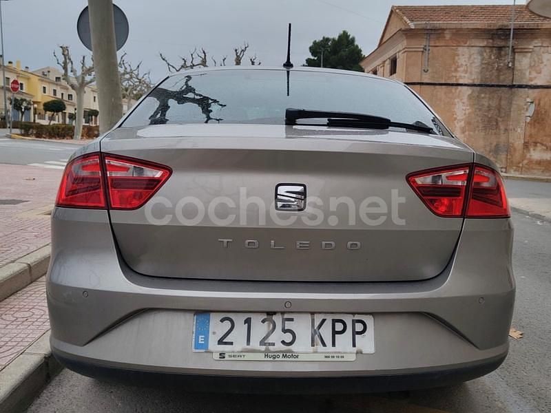 Usado Seat Toledo XCELLENCE 110 CV (80 kW) 2018 Gris / plata Berlina