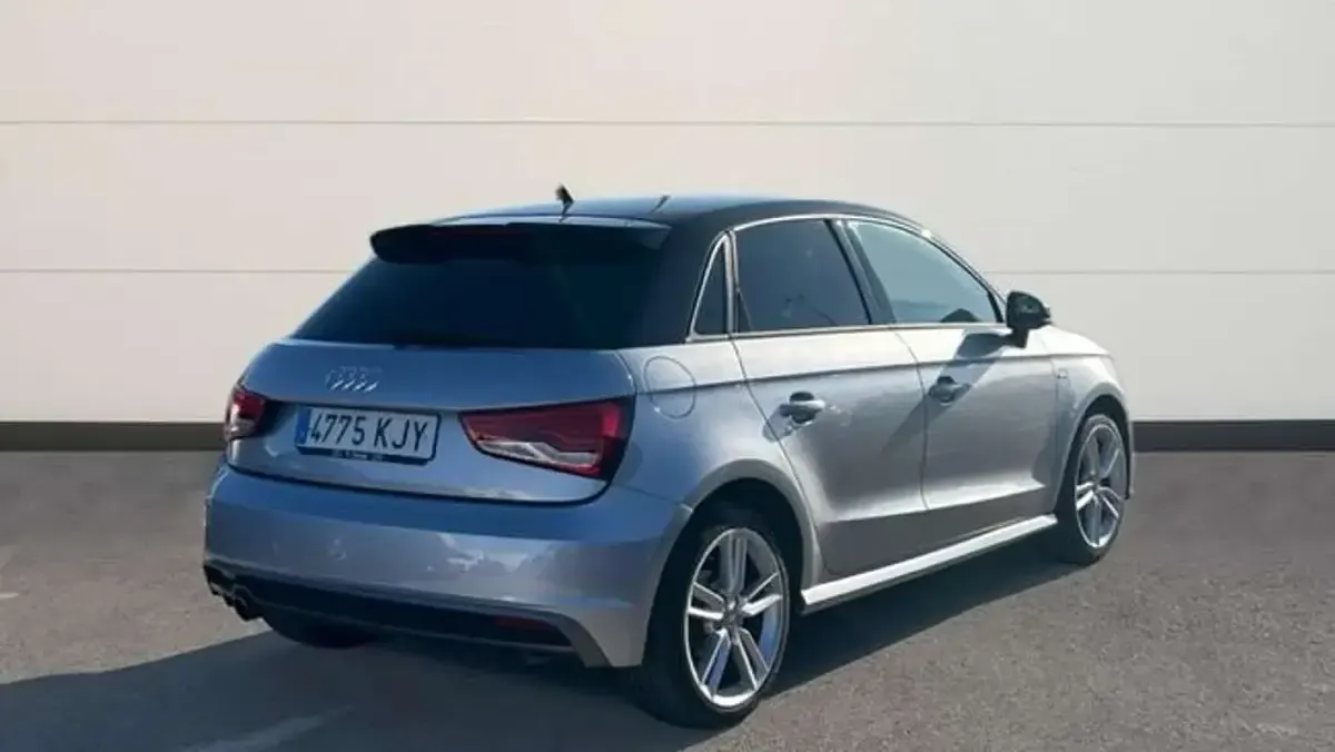 Usado Audi A1 Sportback Ambition 116 CV (85 kW) 2018 Plateado Utilitario