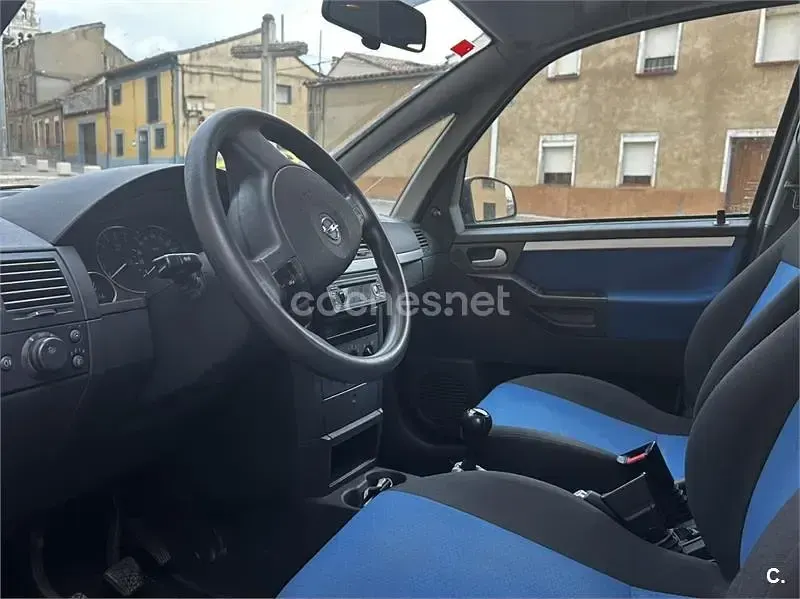 Usado Opel Meriva Cosmo 100 HP (73 kW) 2005 Azul Monovolume