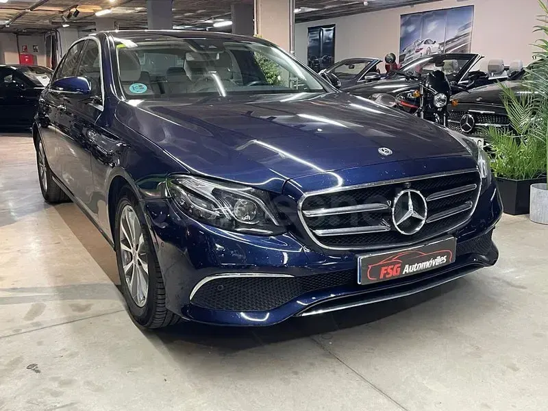 Usado Mercedes E220 194 CV (142 kW) 2020 Azul Berlina