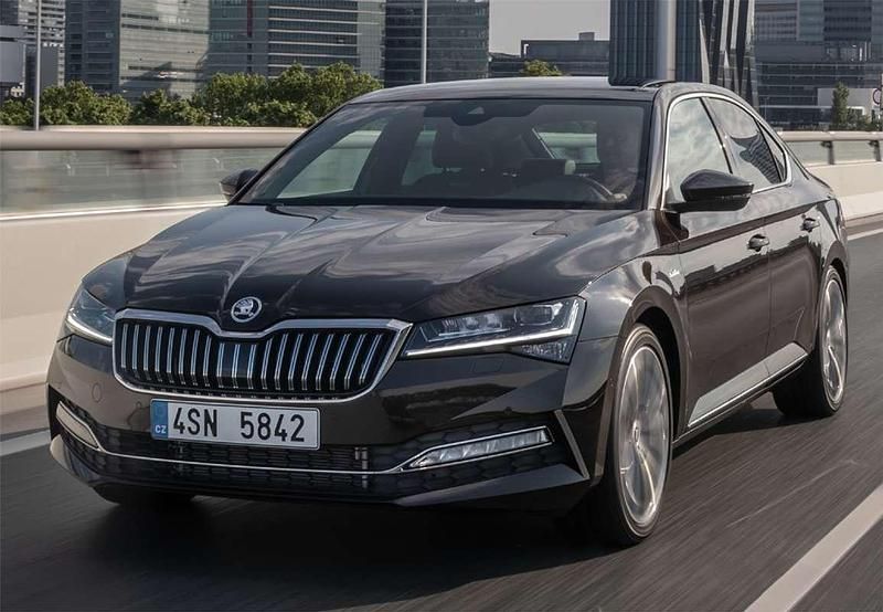Gris Usado 2021 Skoda Superb SportLine Berlina | 20.390 € (Buen precio) - Imagen 1/4