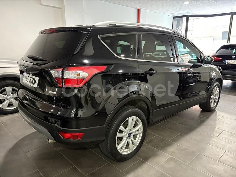 Usado Ford Kuga Trend 120 CV (88 kW) 2018 Negro SUV