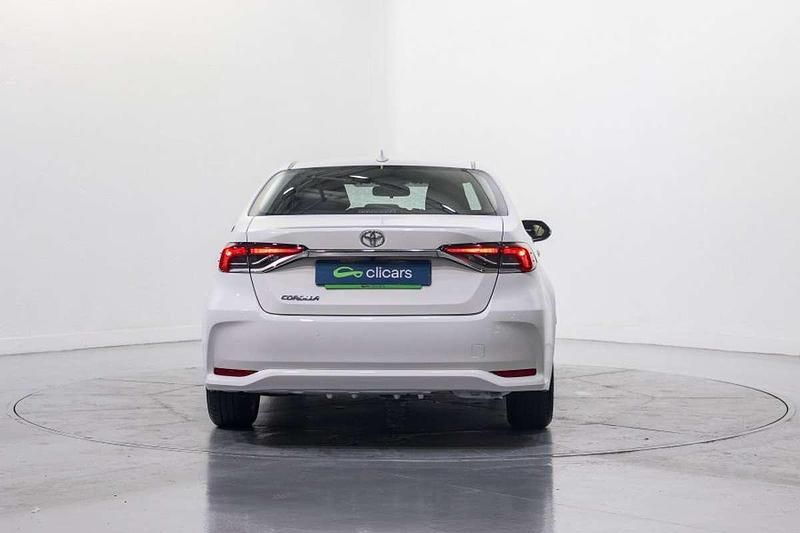 Usado Toyota Corolla Business Edition 98 CV (72 kW) 2022 Blanco Berlina
