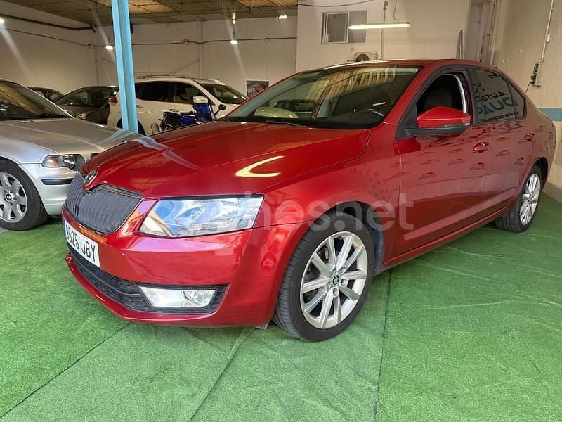 Granate Usado 2015 Skoda Octavia Elegance Berlina | 9995 € (Precio justo) - Imagen 1/4