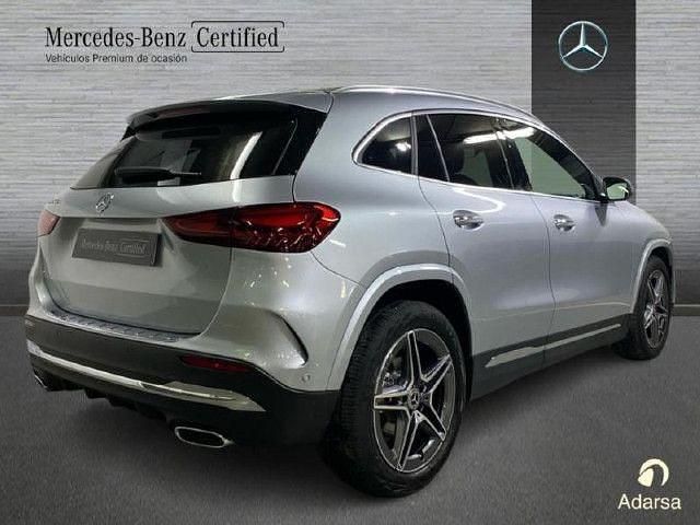 Usado Mercedes GLA200 AMG line 150 CV (110 kW) 2025 Plata hightech SUV
