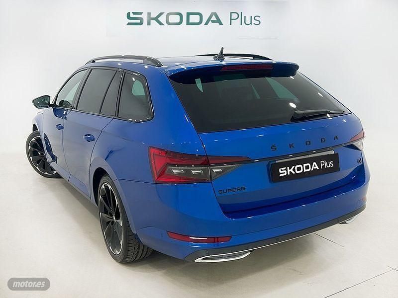 Usado Skoda Superb SportLine 218 CV (160 kW) 2023 Azul Familiar