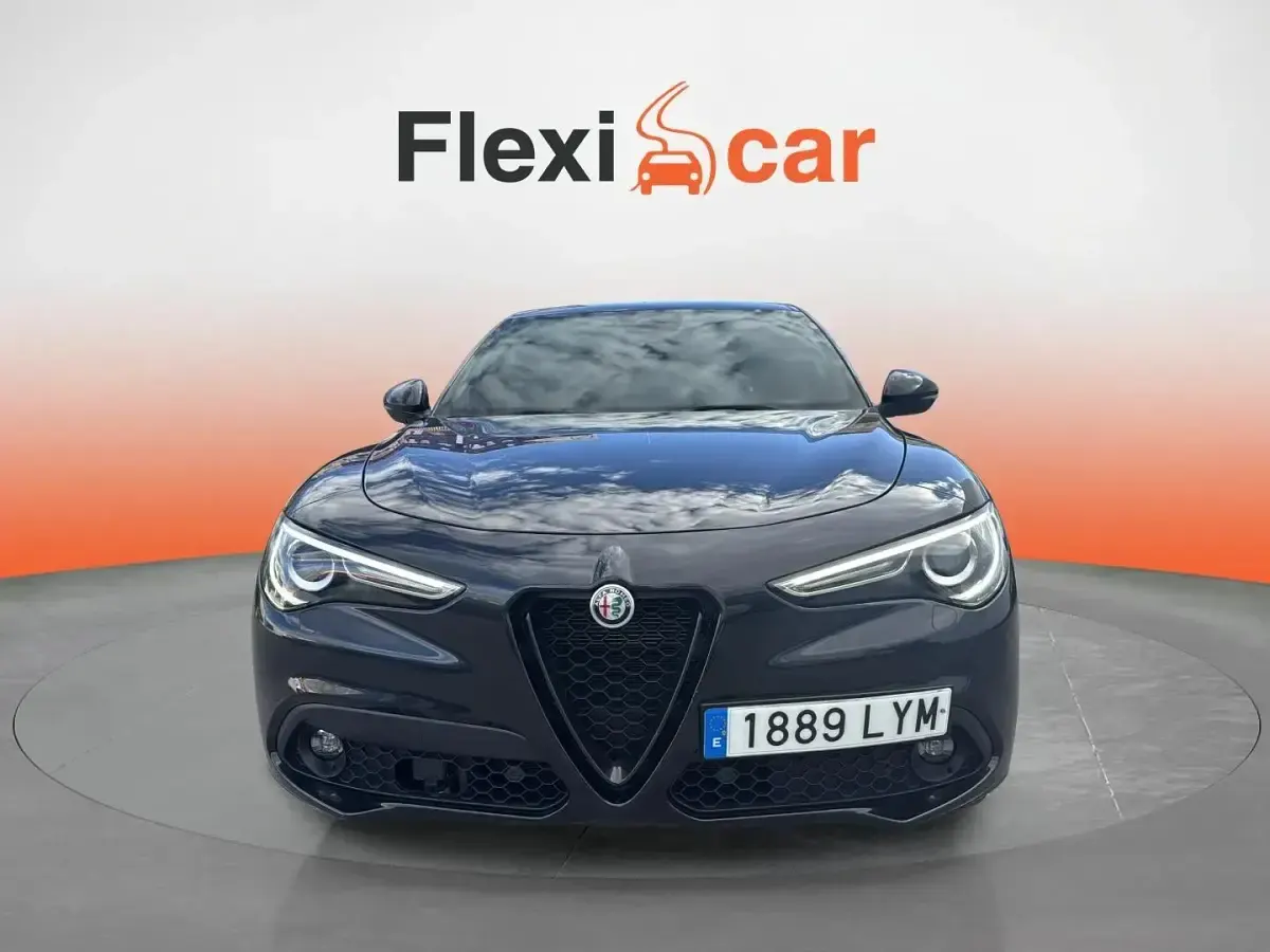 Usado Alfa Romeo Stelvio Sprint 160 CV (117 kW) 2022 Negro SUV