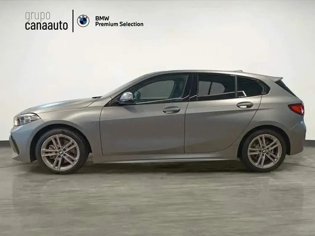 Usado BMW 118 Comfort Edition 136 CV (100 kW) 2024 Gris Utilitario