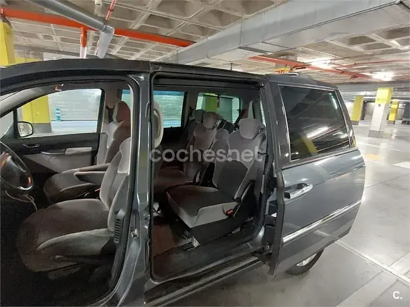 Usado Citroën C8 Exclusive 163 CV (119 kW) 2011 Gris / plata Monovolumen