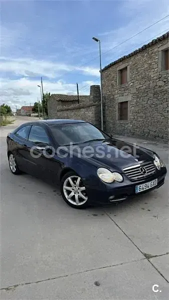 Usado Mercedes C220 143 CV (105 kW) 2001 Negro Berlina