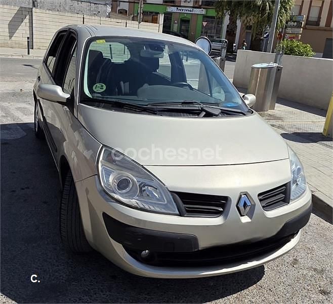 Beige Usado 2007 Renault Scénic II Dynamique Monovolumen | 3900 € (Un poco caro) - Imagen 1/4