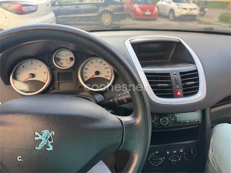 Usado Peugeot 207 70 CV (51 kW) 2008 Negro Berlina
