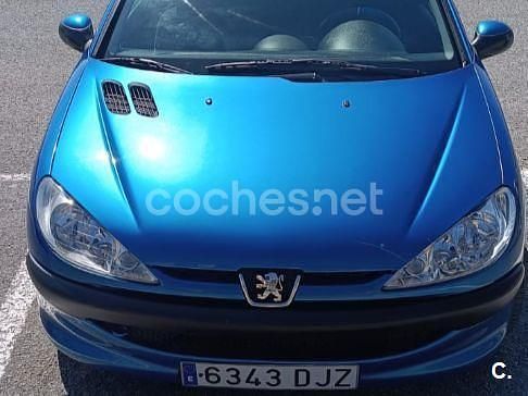 Usado Peugeot 206 75 CV (55 kW) 2004 Azul Berlina