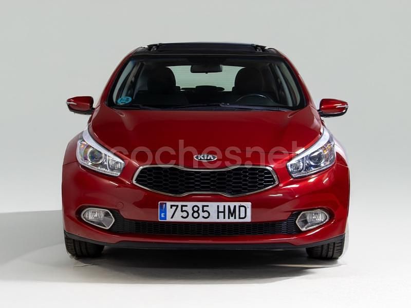 Usado Kia Ceed 100 CV (73 kW) 2012 Granate Utilitario