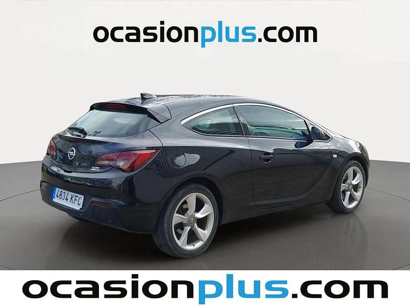 Usado Opel Astra GTC Sportive 136 CV (100 kW) 2017 Negro Coupe