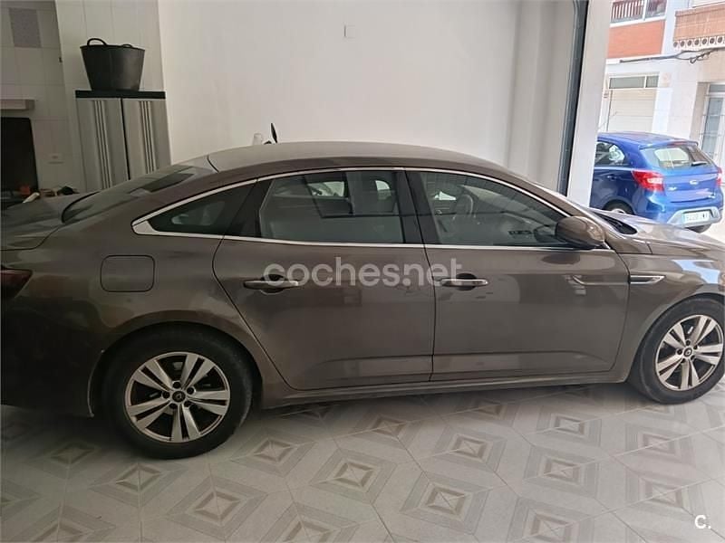 Usado Renault Talisman Zen 130 CV (95 kW) 2016 Gris / plata Berlina