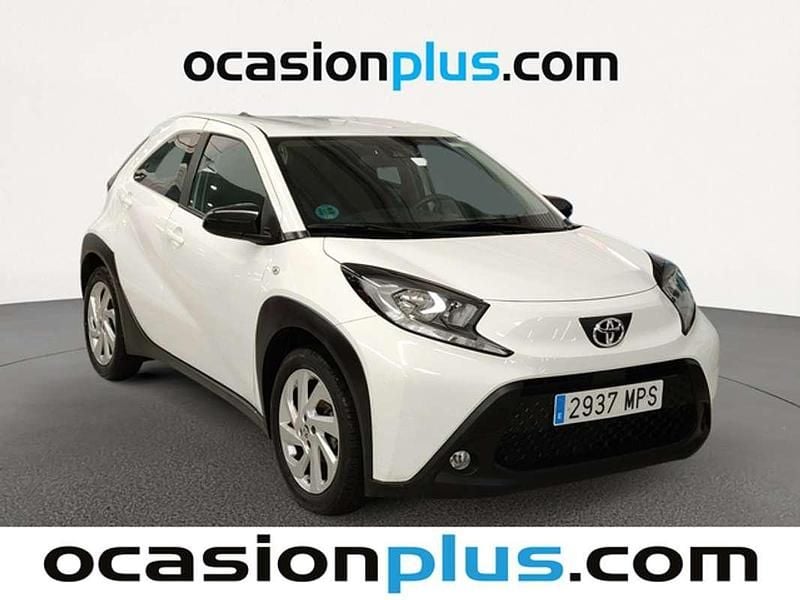 Usado Toyota Aygo Play 72 CV (52 kW) 2024 Blanco Utilitario