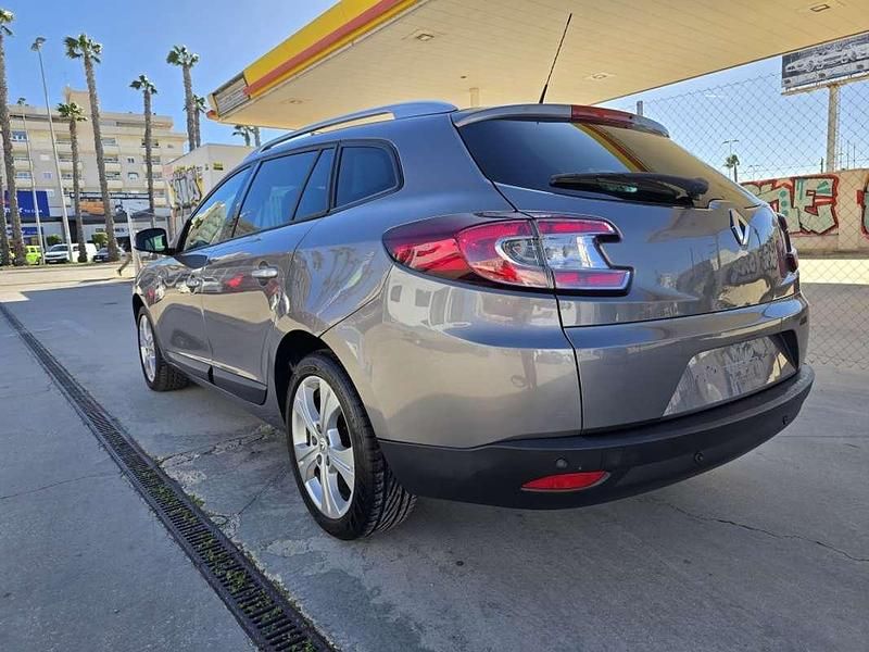 Usado Renault Mégane GrandTour Dynamique 110 HP (80 kW) 2012 Cinzento Carrinha