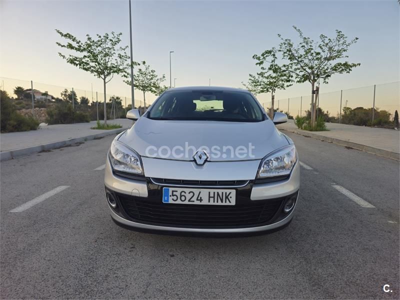 Gris / plata Usado 2013 Renault Mégane III Berlina | 5500 € (Buen precio) - Imagen 1/4