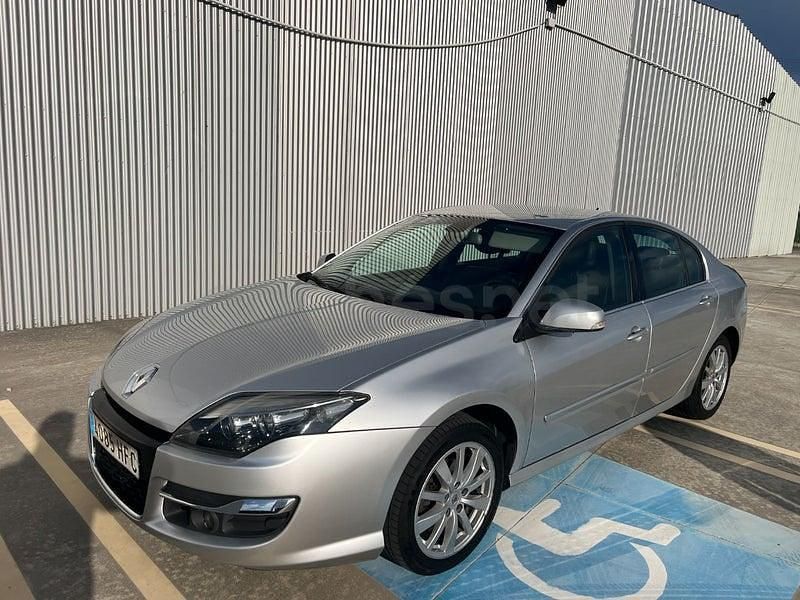 Usado Renault Laguna III Dynamique 110 CV (80 kW) 2011 Gris / plata Berlina