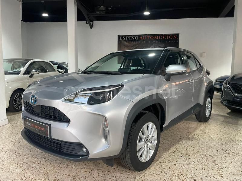 Gris / plata Usado 2023 Toyota Yaris Hybrid Active SUV | 21.990 € (Precio justo) - Imagen 1/4