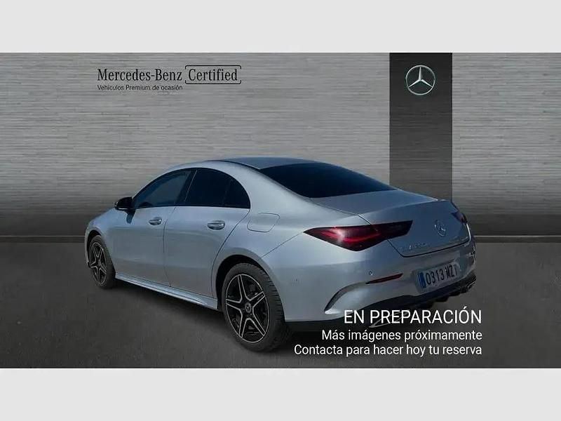 Usado Mercedes CLA250e 218 CV (160 kW) 2024 Plata hightech Berlina