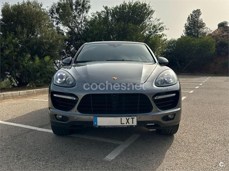 Usado Porsche Cayenne Turbo 500 CV (367 kW) 2012 Gris / plata SUV