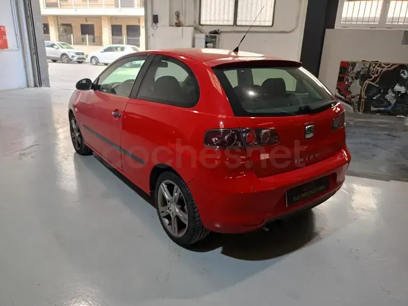 Usado Seat Ibiza Sport 100 CV (73 kW) 2008 Rojo Berlina