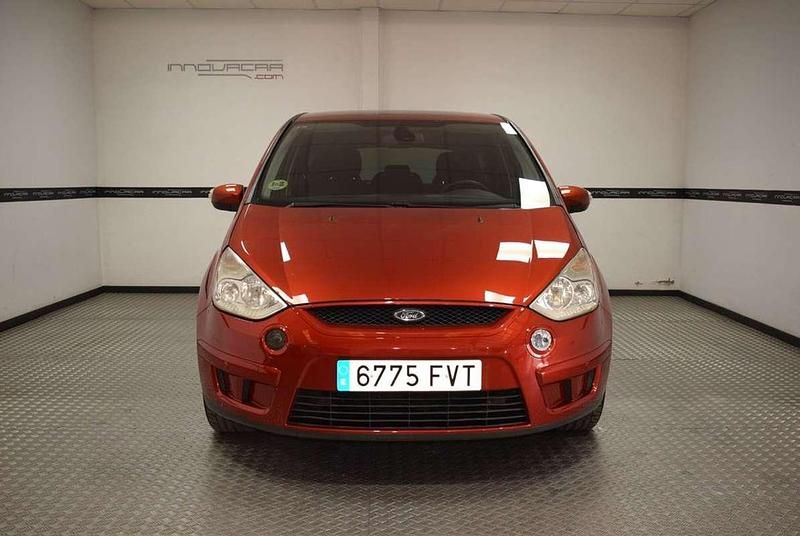 Begagnad Ford S-MAX Trend 140 HK (102 kW) 2007 Röd Minibuss