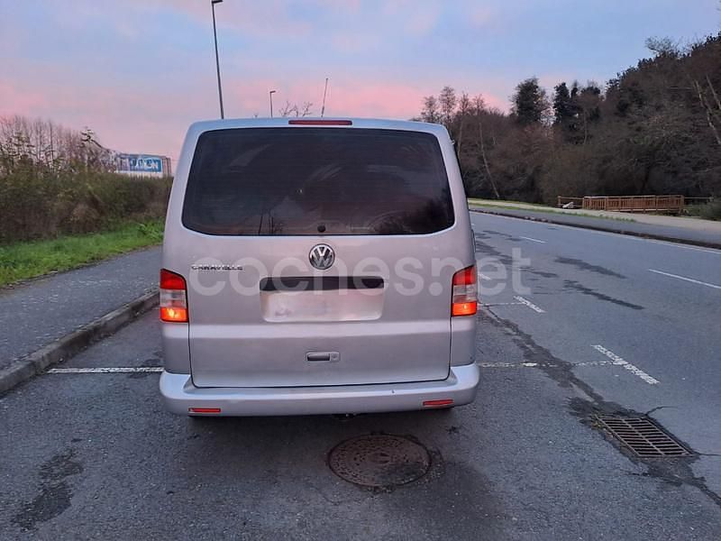Usado VW Caravelle Comfortline 130 CV (95 kW) 2007 Gris / plata Monovolumen