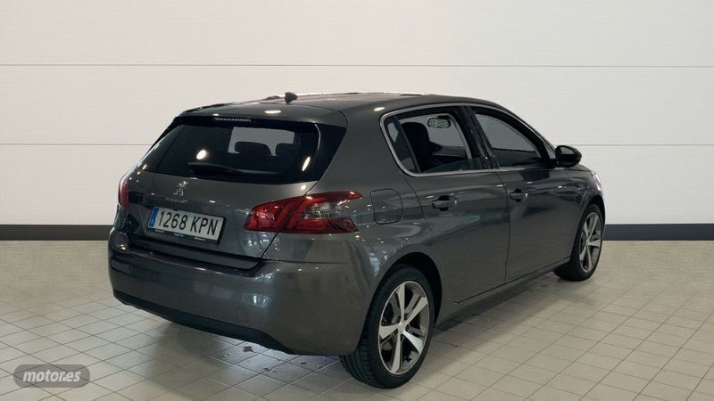 Usado Peugeot 308 Allure 131 CV (96 kW) 2018 Gris Berlina