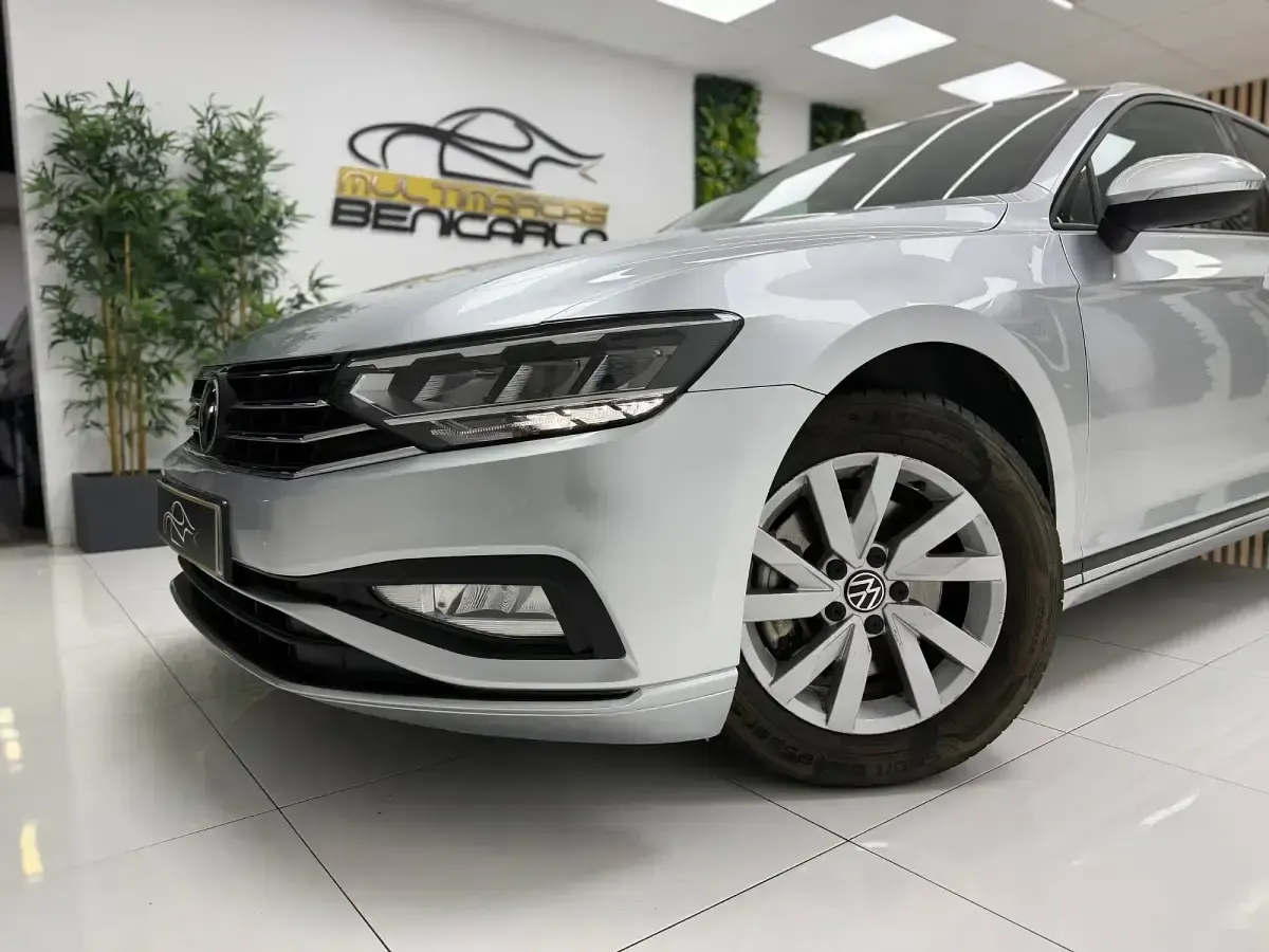 Usado VW Passat Business 122 CV (89 kW) 2021 Gris Berlina