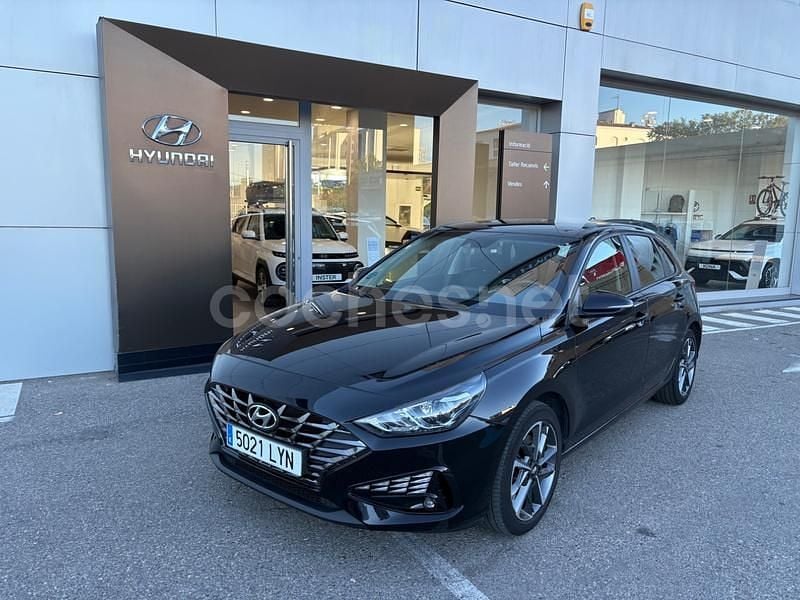Negro Usado 2022 Hyundai i30 Berlina | 15.900 € (Buen precio) - Imagen 1/4