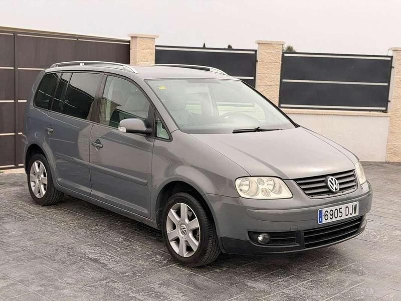 Usado VW Touran Advance 140 CV (102 kW) 2005 Gris Monovolumen