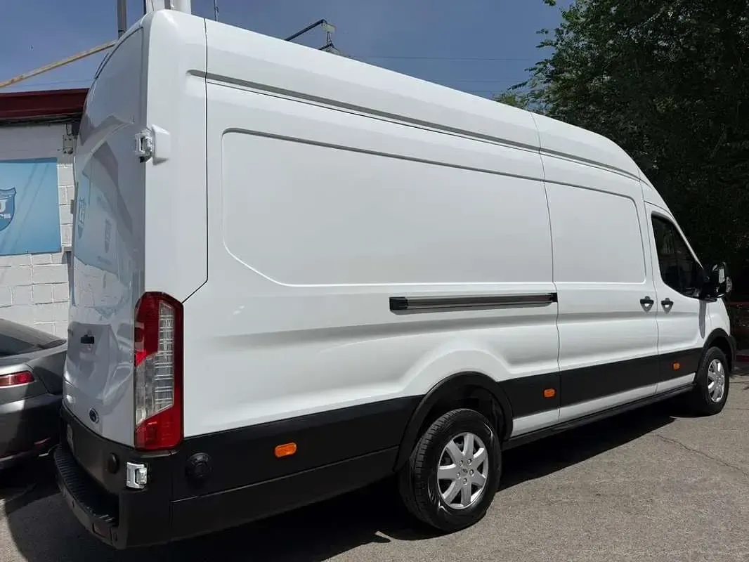 Usado Ford Transit Trend 170 CV (125 kW) 2022 Blanco Van