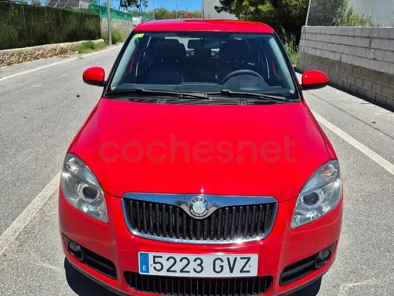 Usado Skoda Fabia 60 CV (44 kW) 2010 Rojo Berlina